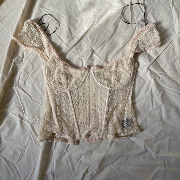Elegant Cream Lace Women's Top - Picture 2 of 15